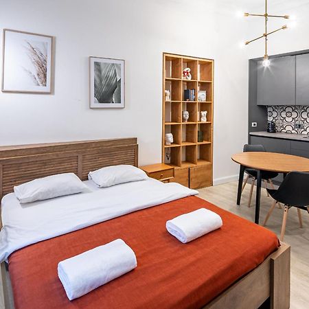 Apartamenty On Knyazya Romana Lviv Ngoại thất bức ảnh