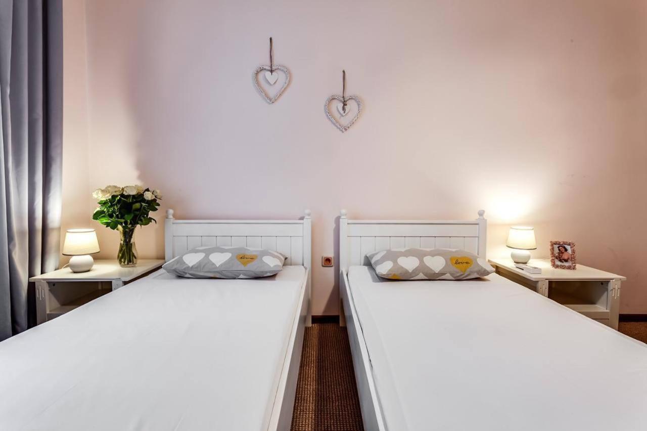 Apartamenty On Knyazya Romana Lviv Ngoại thất bức ảnh