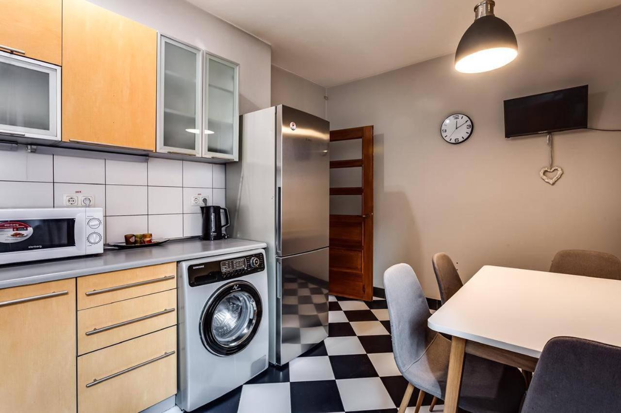 Apartamenty On Knyazya Romana Lviv Ngoại thất bức ảnh