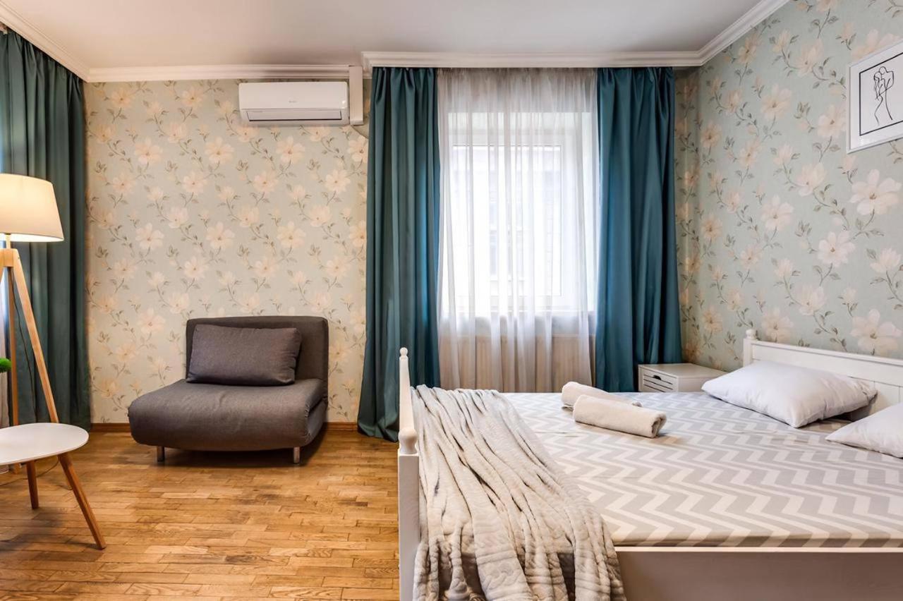 Apartamenty On Knyazya Romana Lviv Ngoại thất bức ảnh