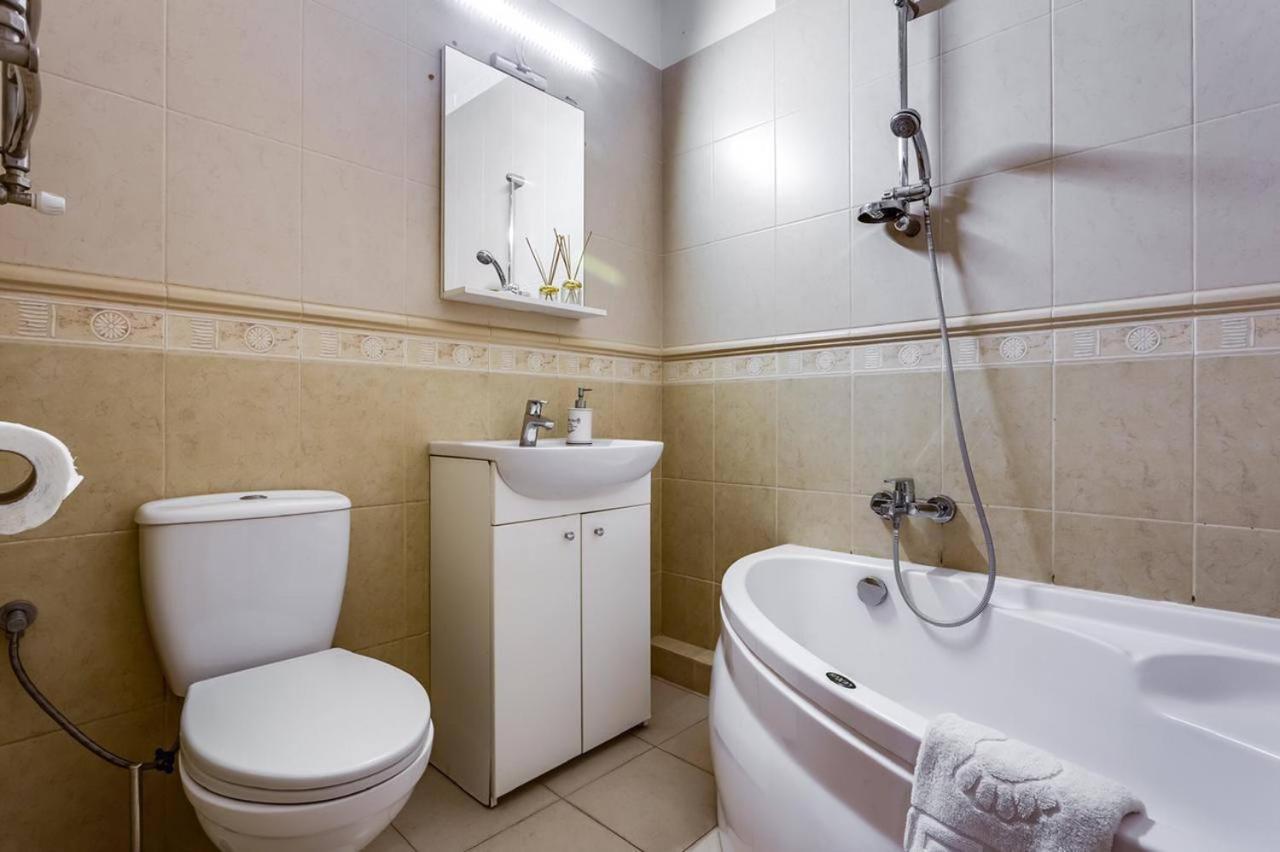 Apartamenty On Knyazya Romana Lviv Ngoại thất bức ảnh