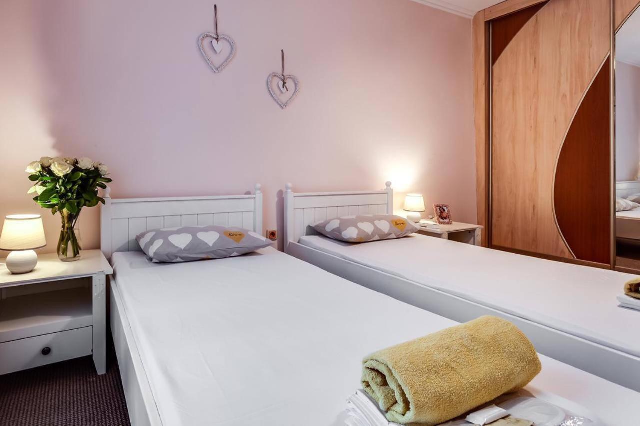 Apartamenty On Knyazya Romana Lviv Ngoại thất bức ảnh
