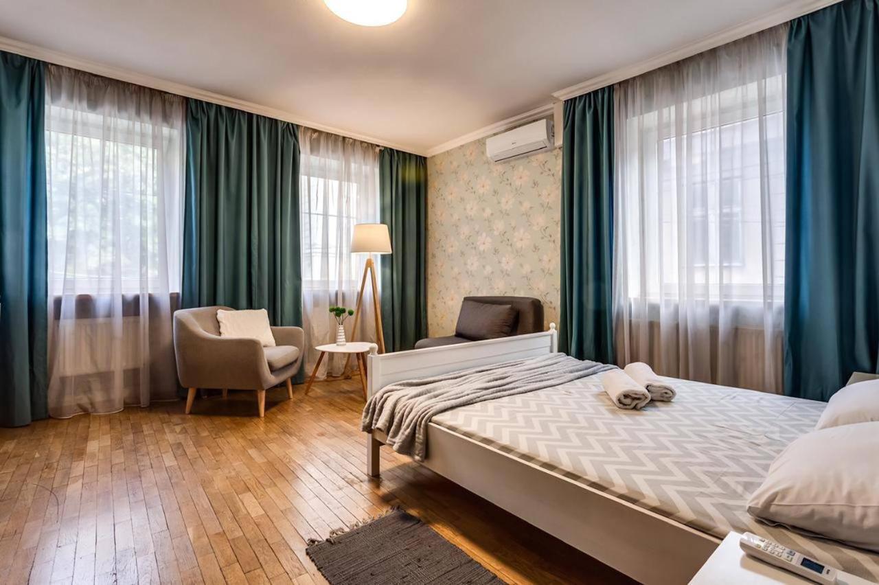 Apartamenty On Knyazya Romana Lviv Ngoại thất bức ảnh