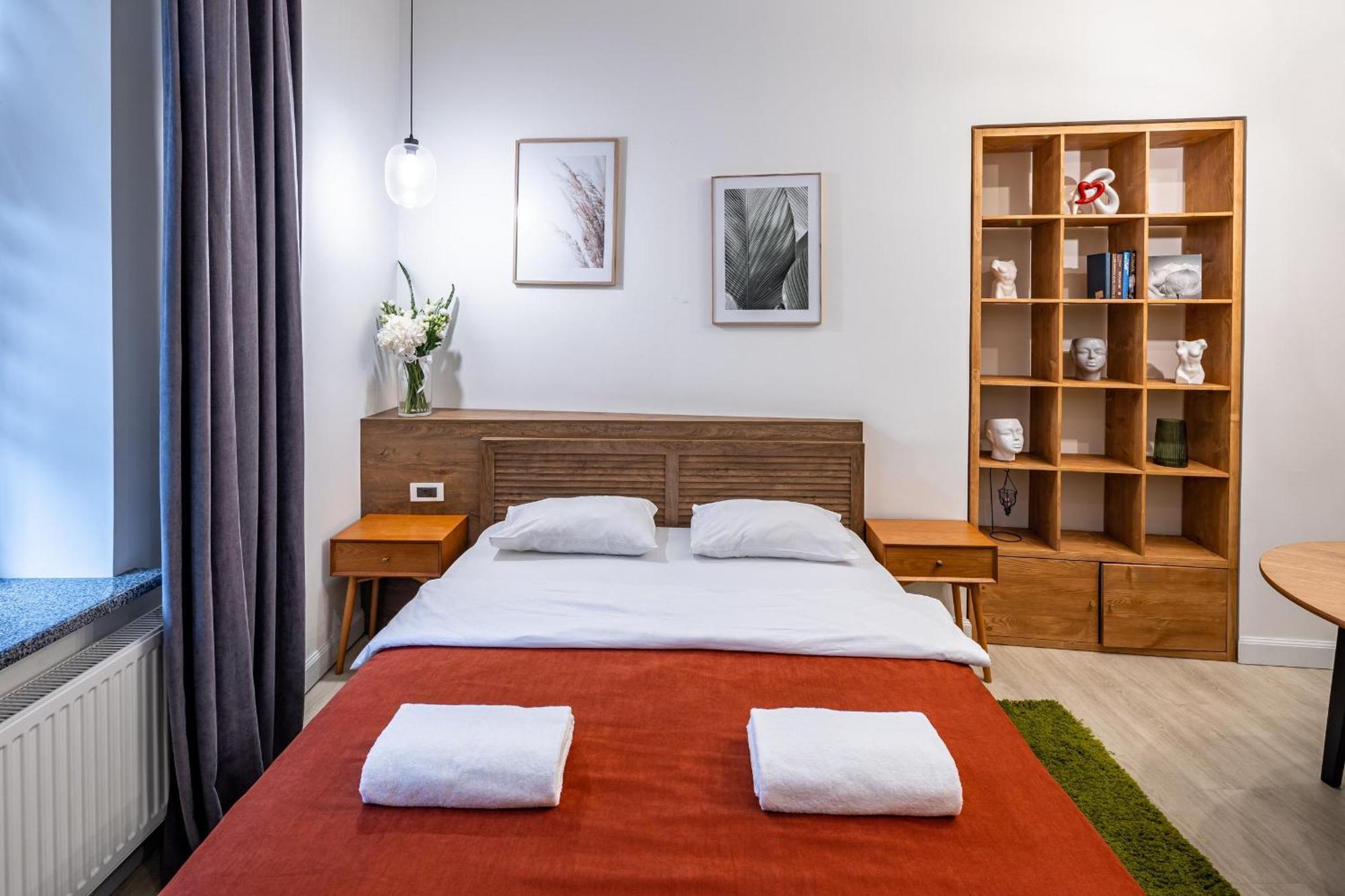 Apartamenty On Knyazya Romana Lviv Ngoại thất bức ảnh