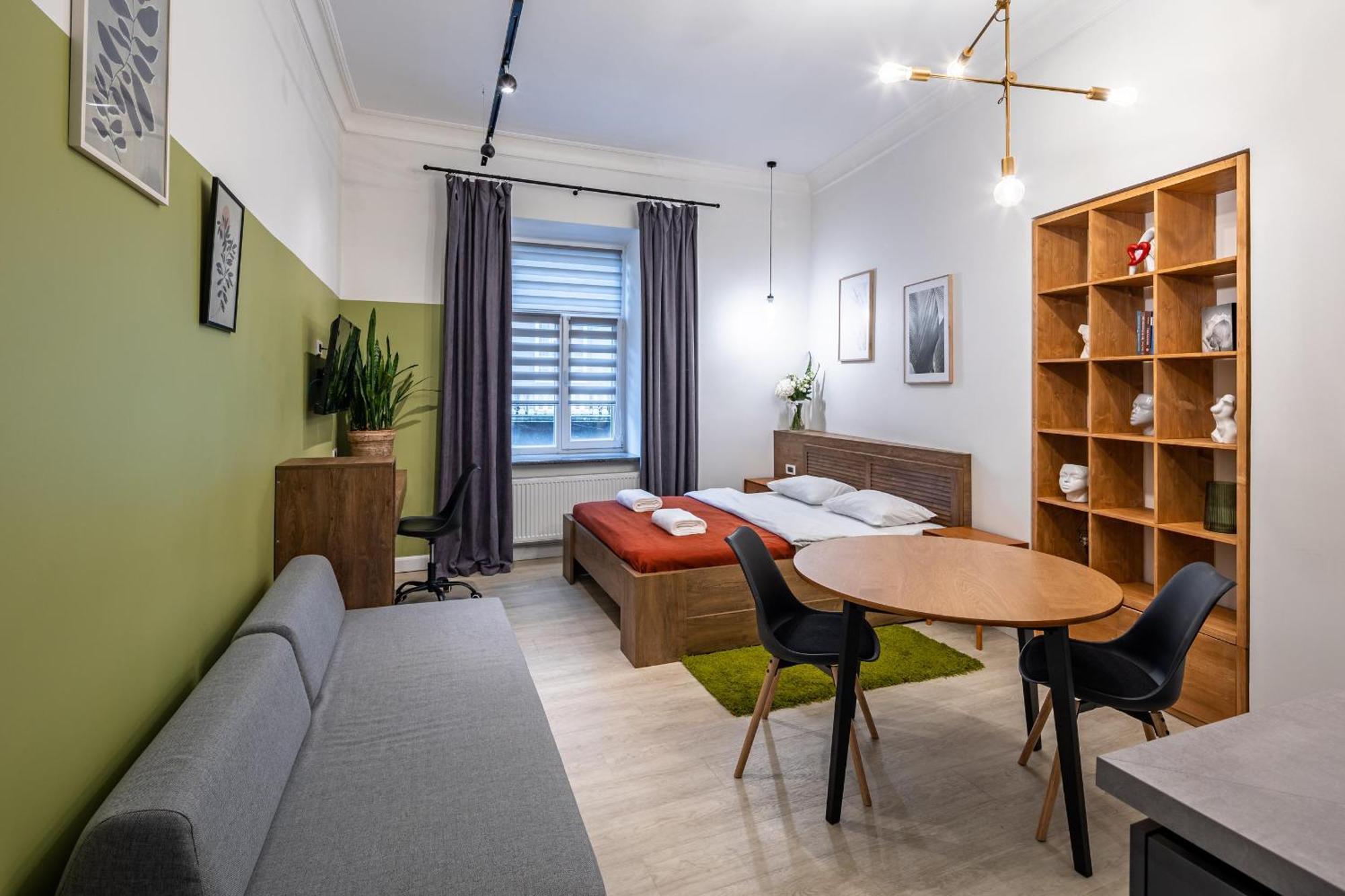 Apartamenty On Knyazya Romana Lviv Ngoại thất bức ảnh