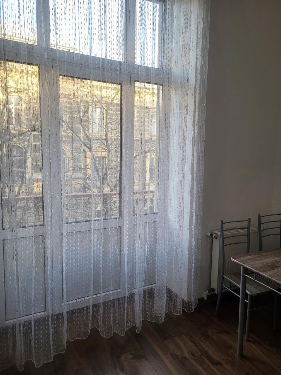 Apartamenty On Knyazya Romana Lviv Ngoại thất bức ảnh