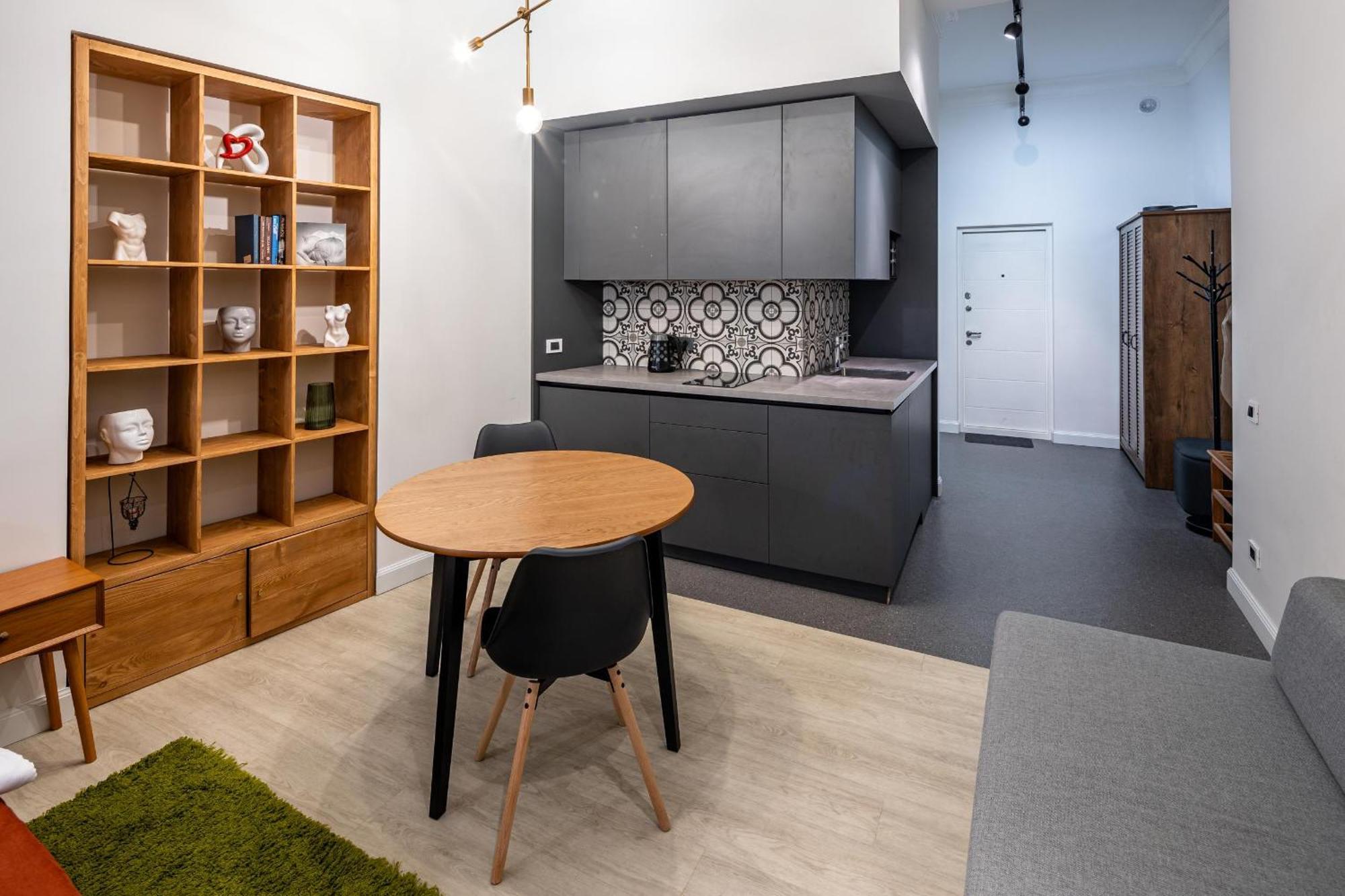 Apartamenty On Knyazya Romana Lviv Ngoại thất bức ảnh