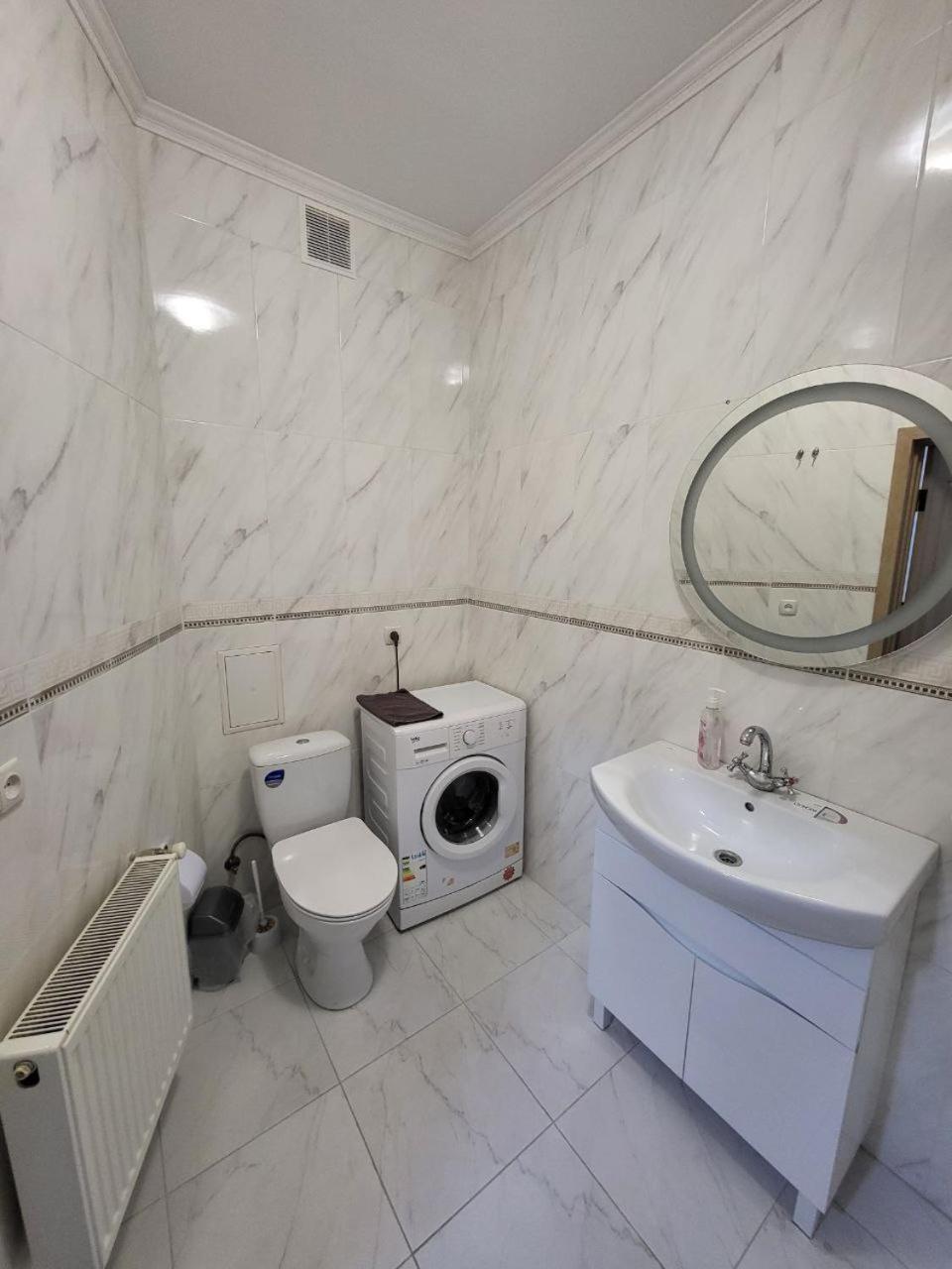 Apartamenty On Knyazya Romana Lviv Ngoại thất bức ảnh