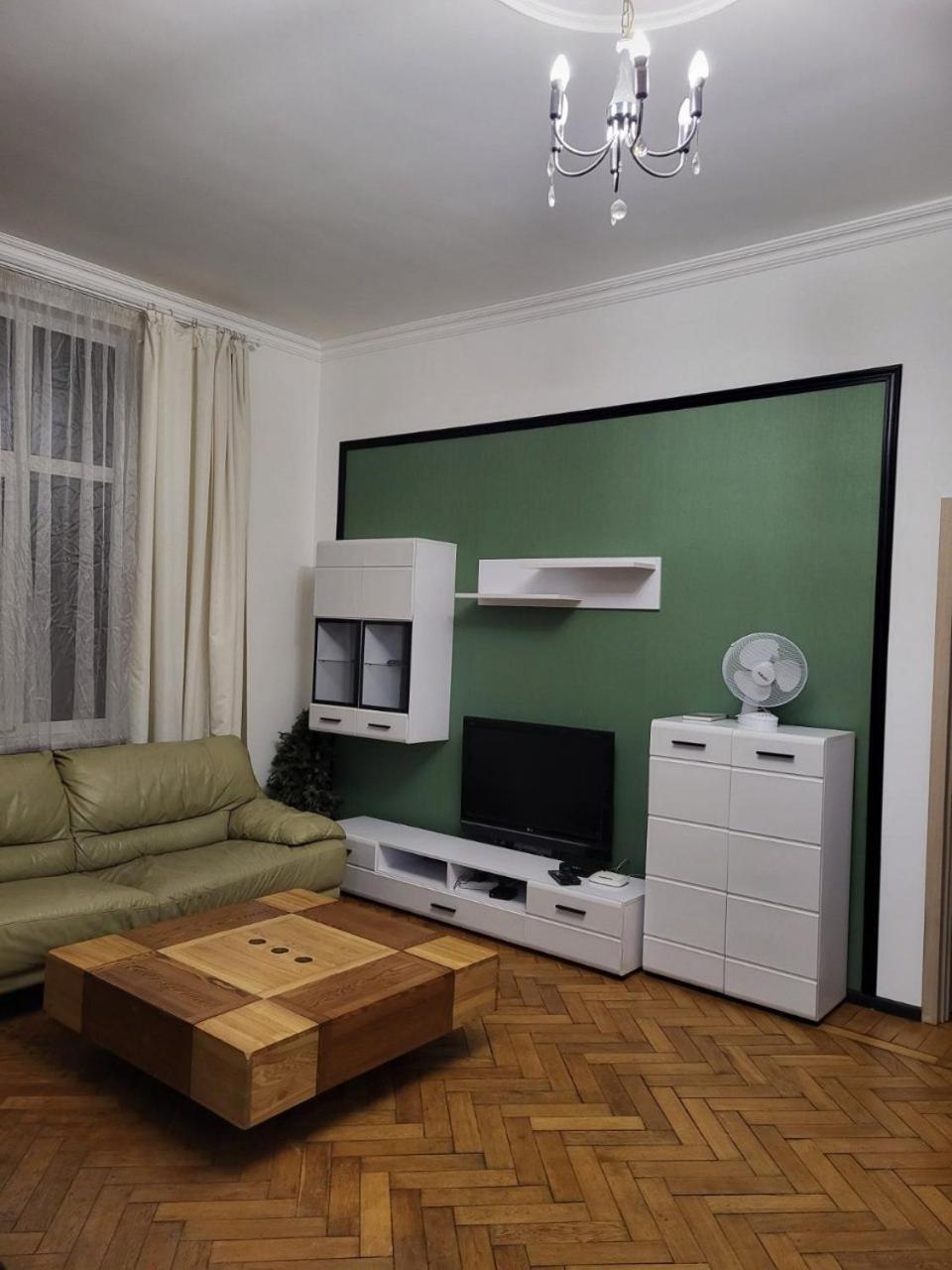Apartamenty On Knyazya Romana Lviv Ngoại thất bức ảnh