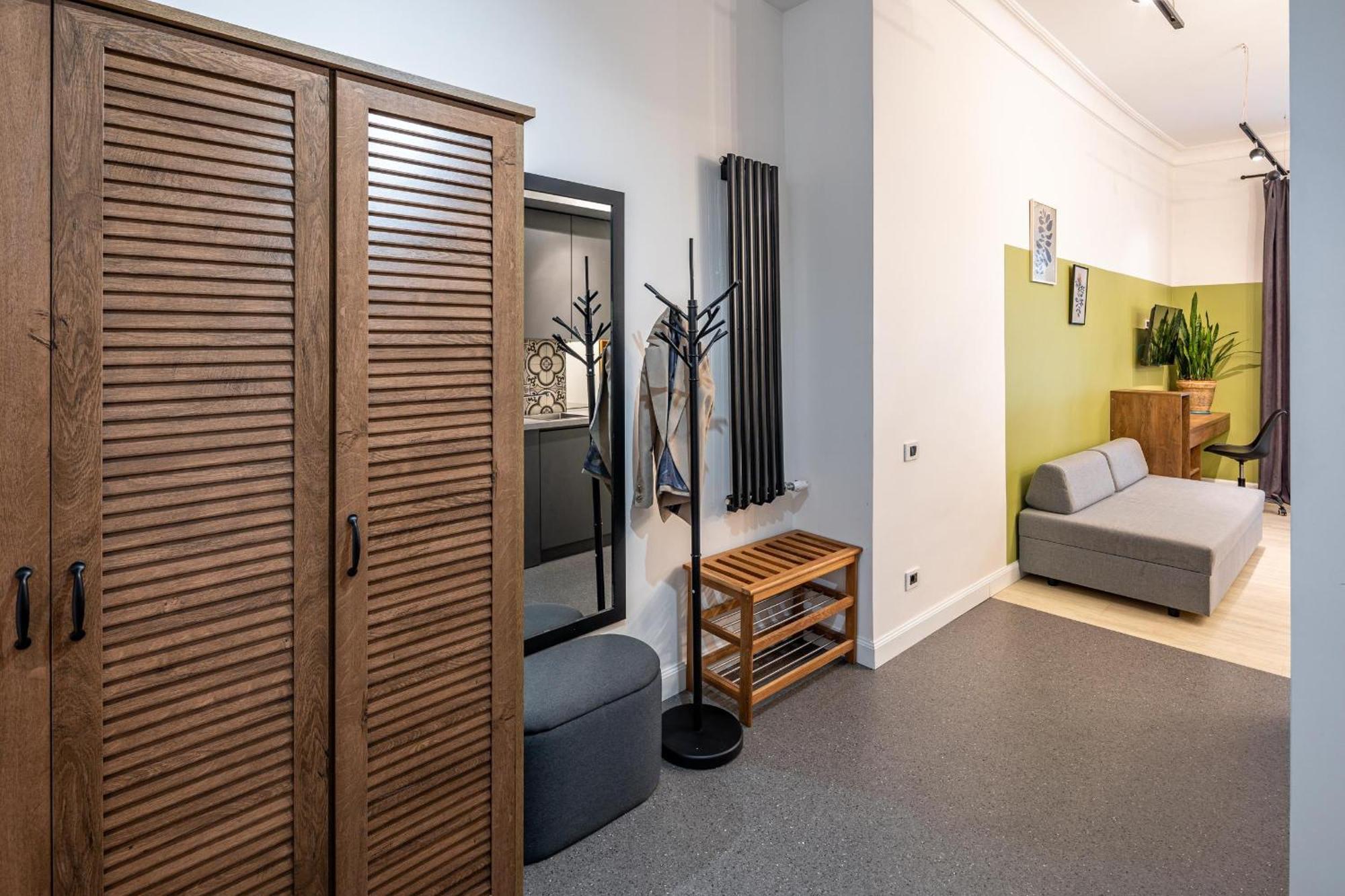 Apartamenty On Knyazya Romana Lviv Ngoại thất bức ảnh