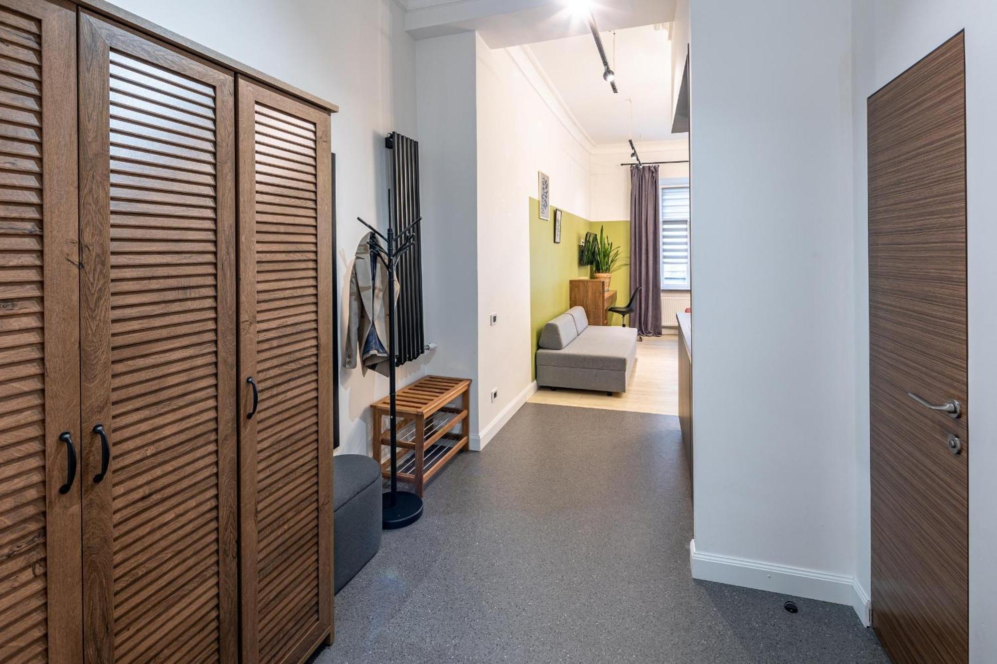 Apartamenty On Knyazya Romana Lviv Ngoại thất bức ảnh