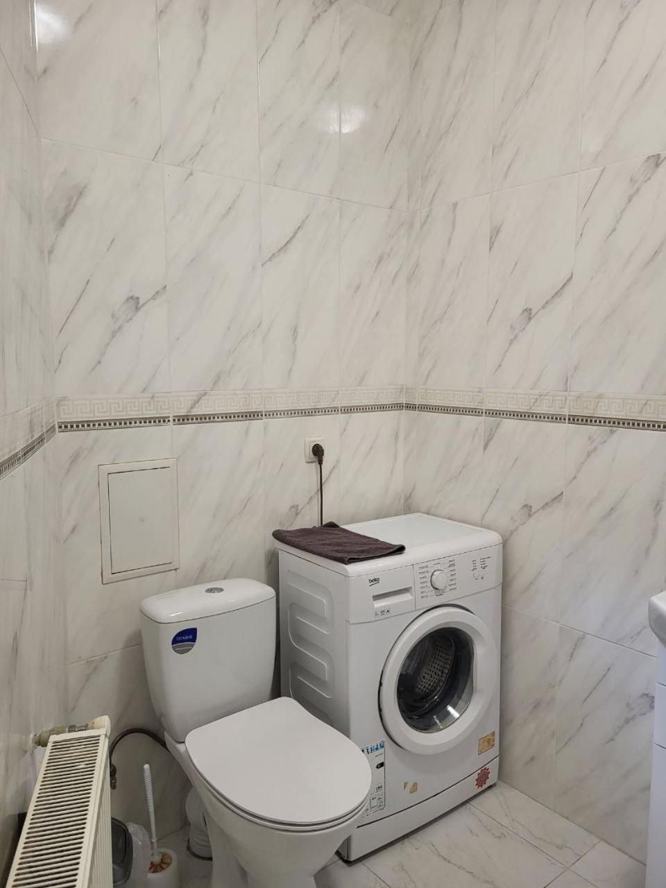 Apartamenty On Knyazya Romana Lviv Ngoại thất bức ảnh