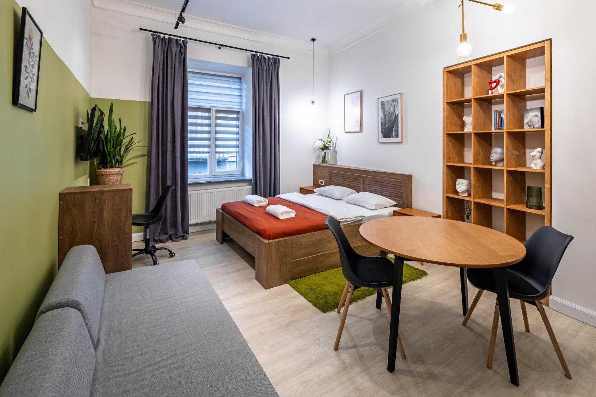 Apartamenty On Knyazya Romana Lviv Ngoại thất bức ảnh