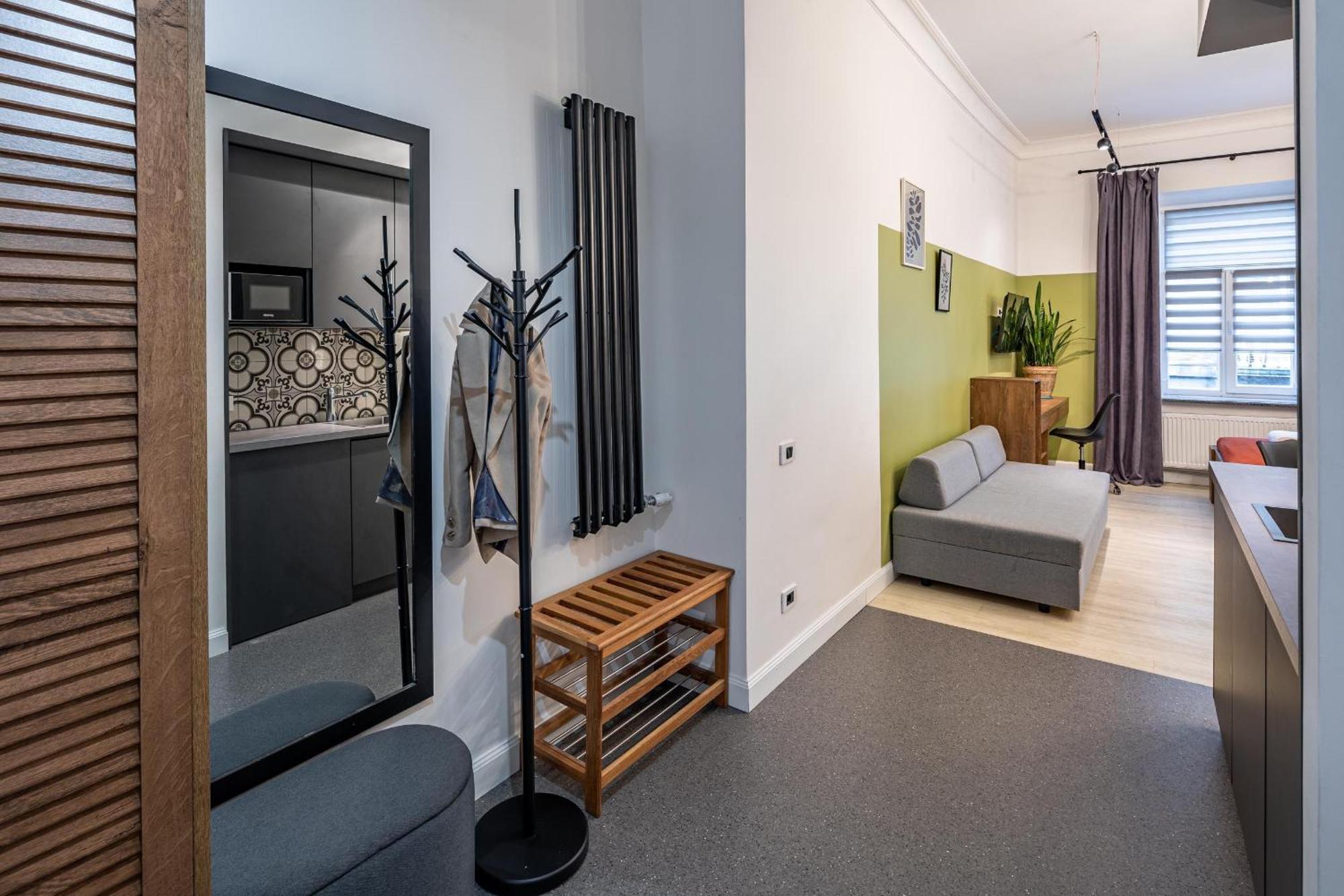Apartamenty On Knyazya Romana Lviv Ngoại thất bức ảnh